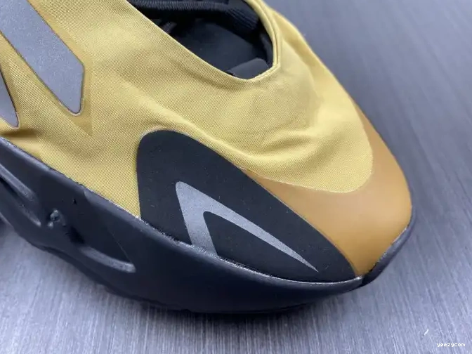 Flux' MNVN Boost GZ0717 Yeezy 'Honey 700 0610